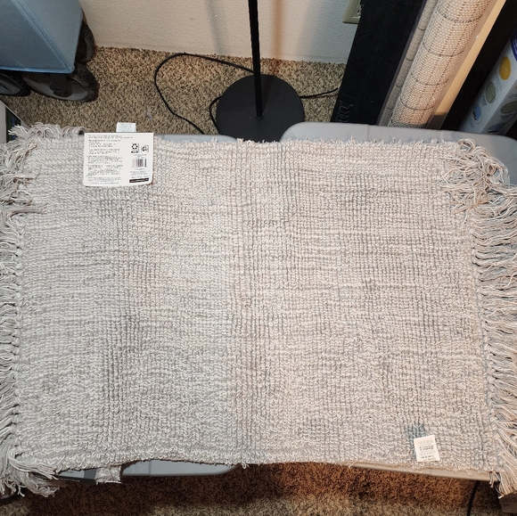 Set of 2 BH&G bath rugs - Picture 2 of 4